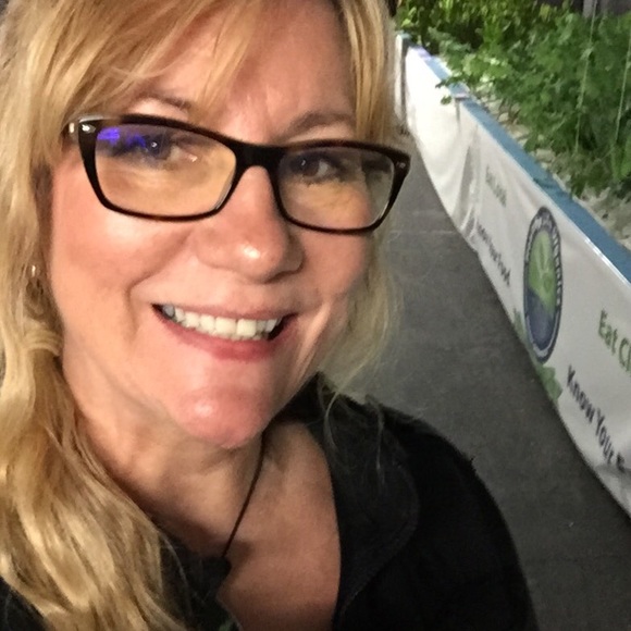 Welcome to my closet. - Picture 3 of 6